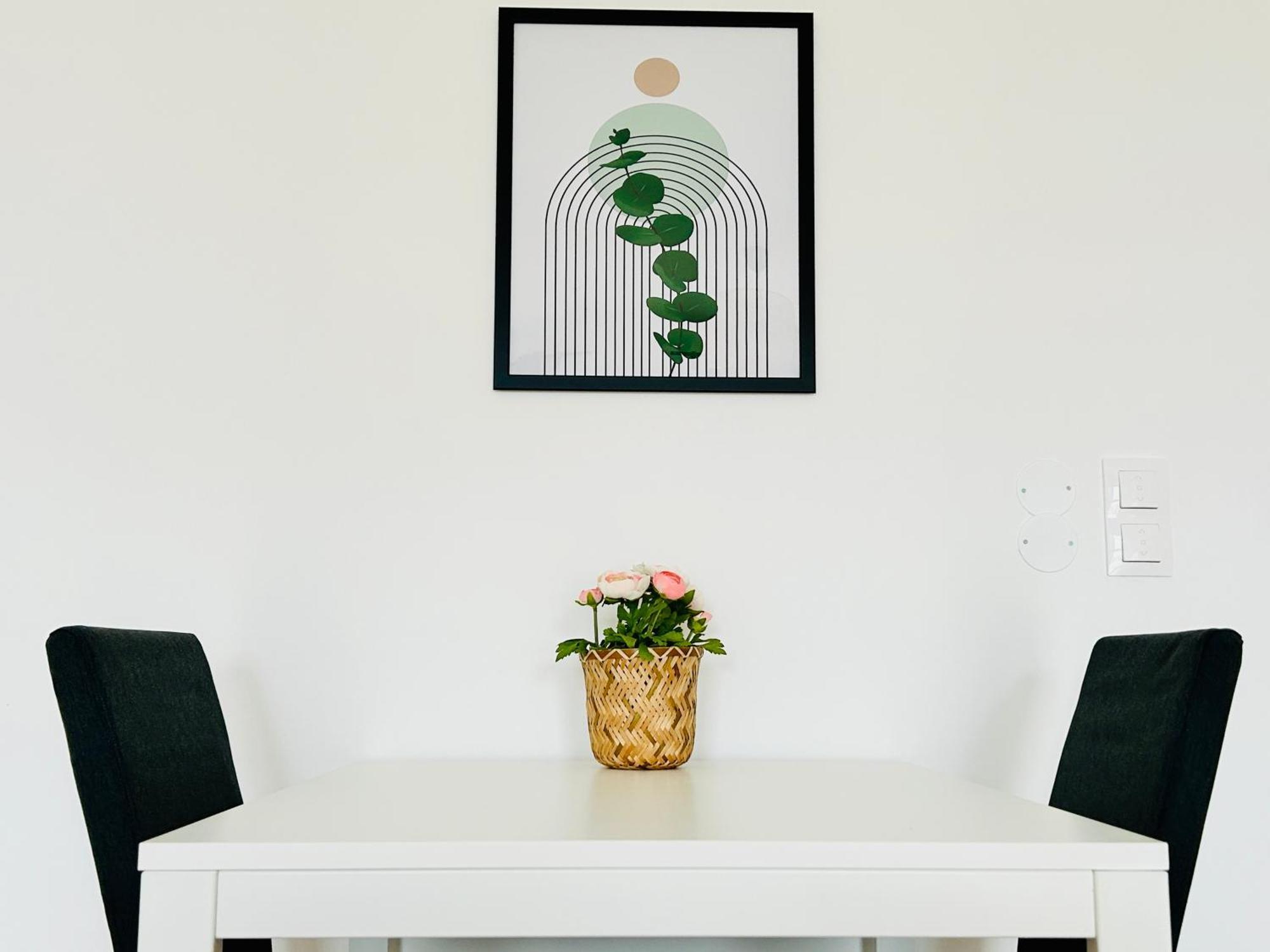 וינה Modern Apartment With Balcony & Free Parking - Nearby Metro מראה חיצוני תמונה