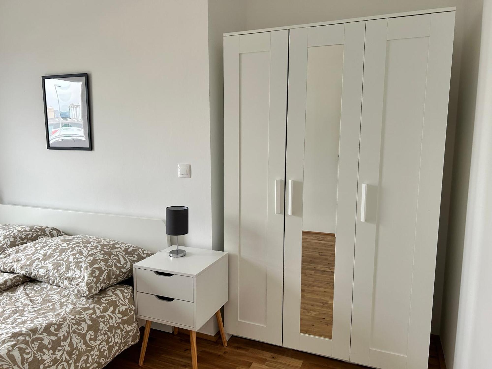 וינה Modern Apartment With Balcony & Free Parking - Nearby Metro מראה חיצוני תמונה