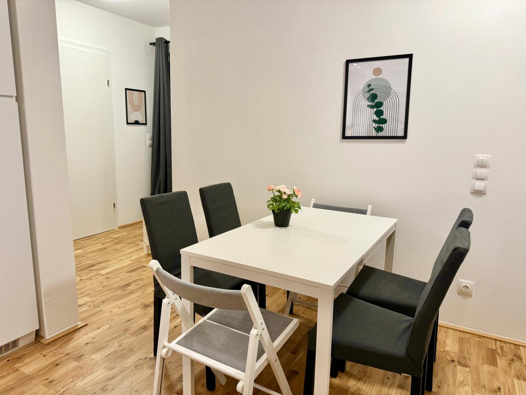 וינה Modern Apartment With Balcony & Free Parking - Nearby Metro מראה חיצוני תמונה