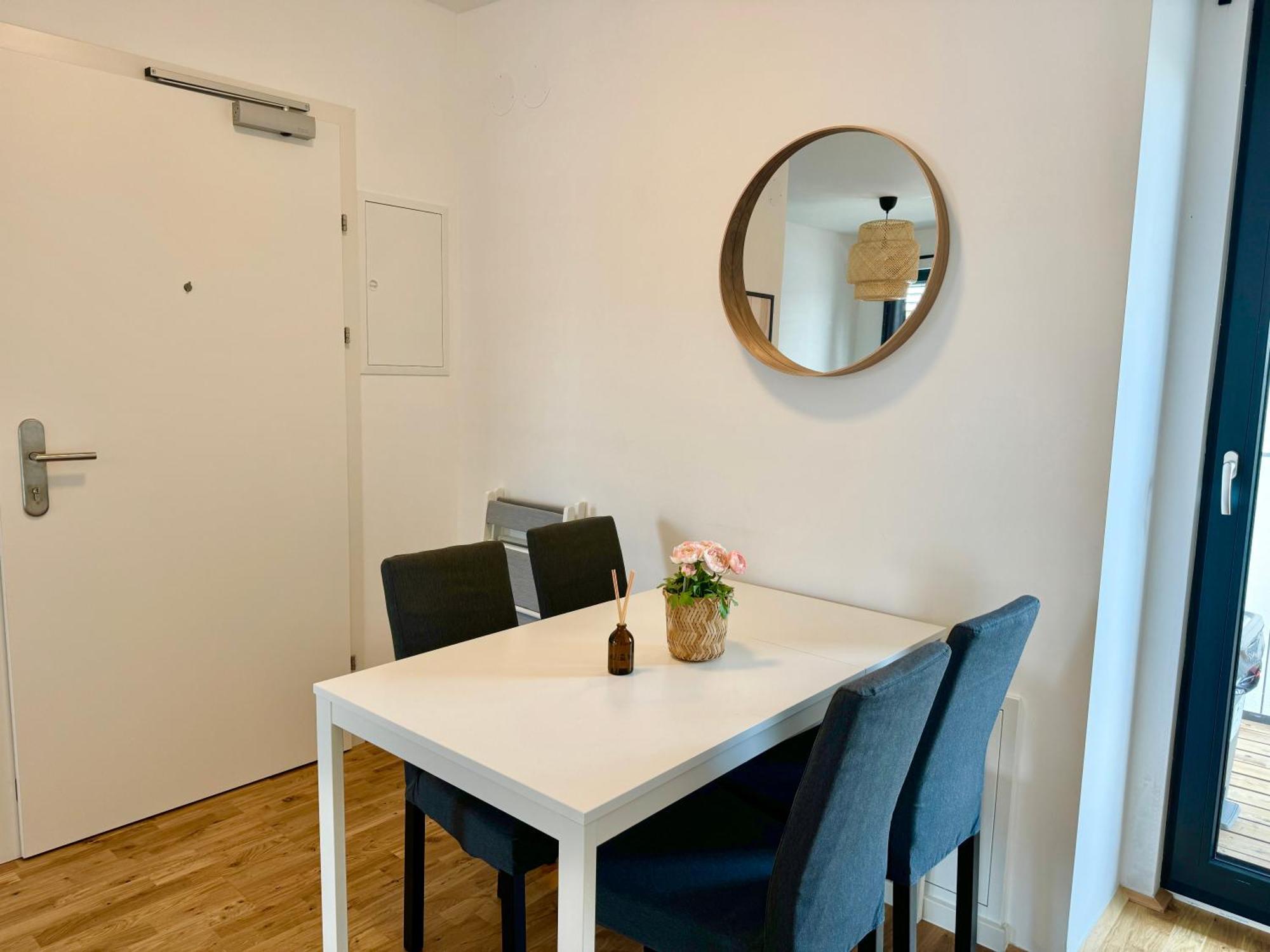 וינה Modern Apartment With Balcony & Free Parking - Nearby Metro מראה חיצוני תמונה