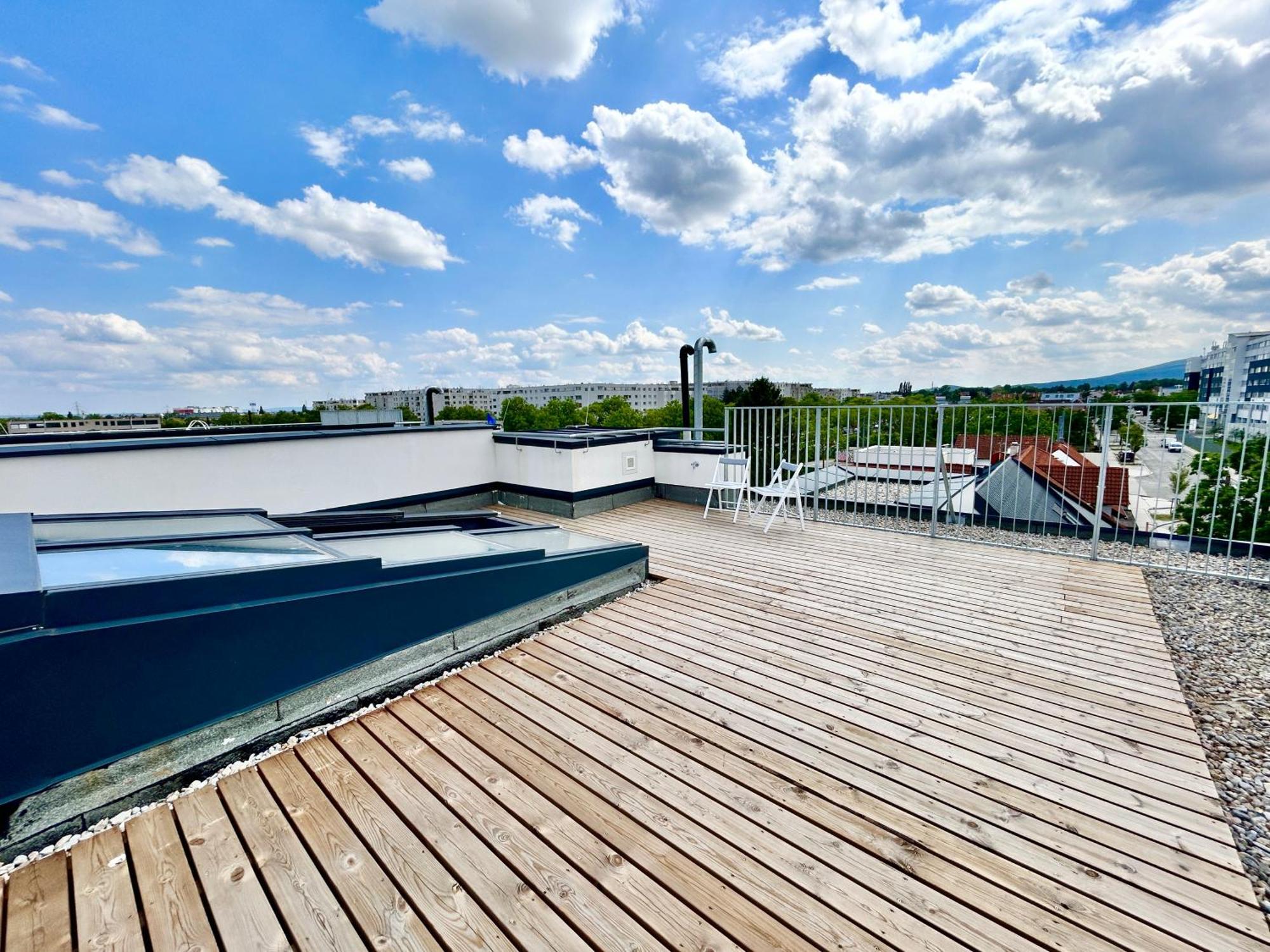 וינה Modern Apartment With Balcony & Free Parking - Nearby Metro מראה חיצוני תמונה